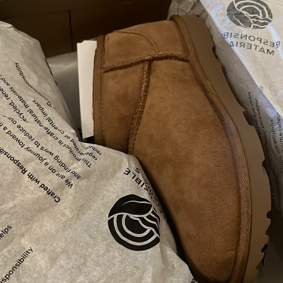 UGG Classic Ultra Mini Kids - Picture 6 of 10